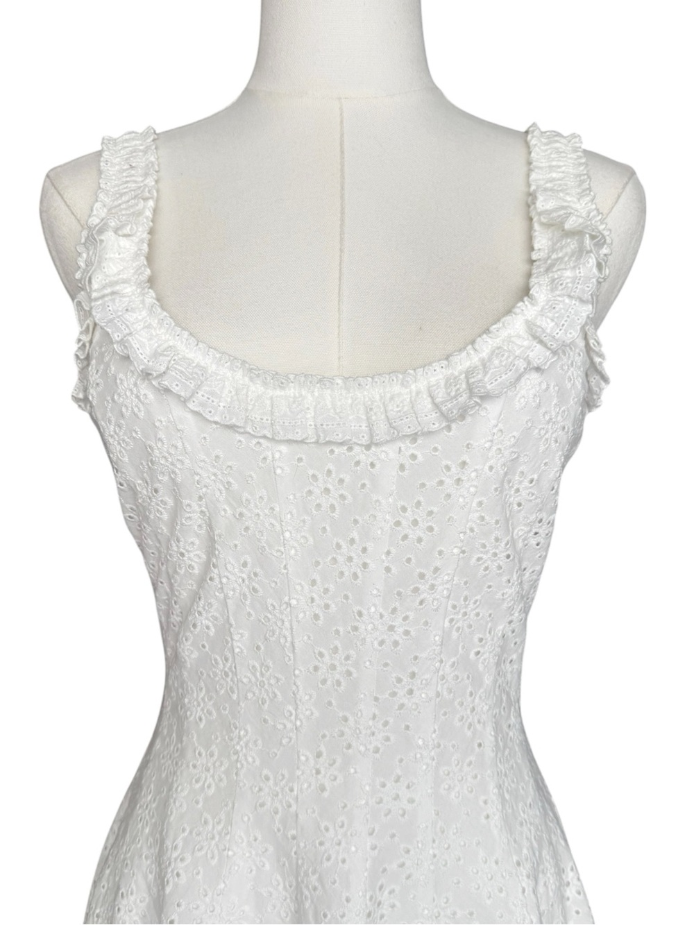 V. Chapman The Moxie Dress in White Eyelet Size:4 - Picture 6 of 14